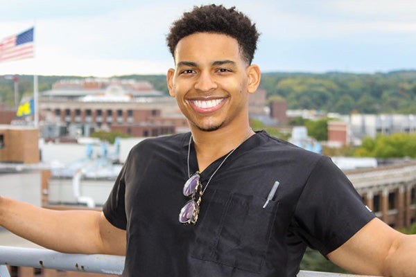 How To Choose The Best Medical Scrubs For Men