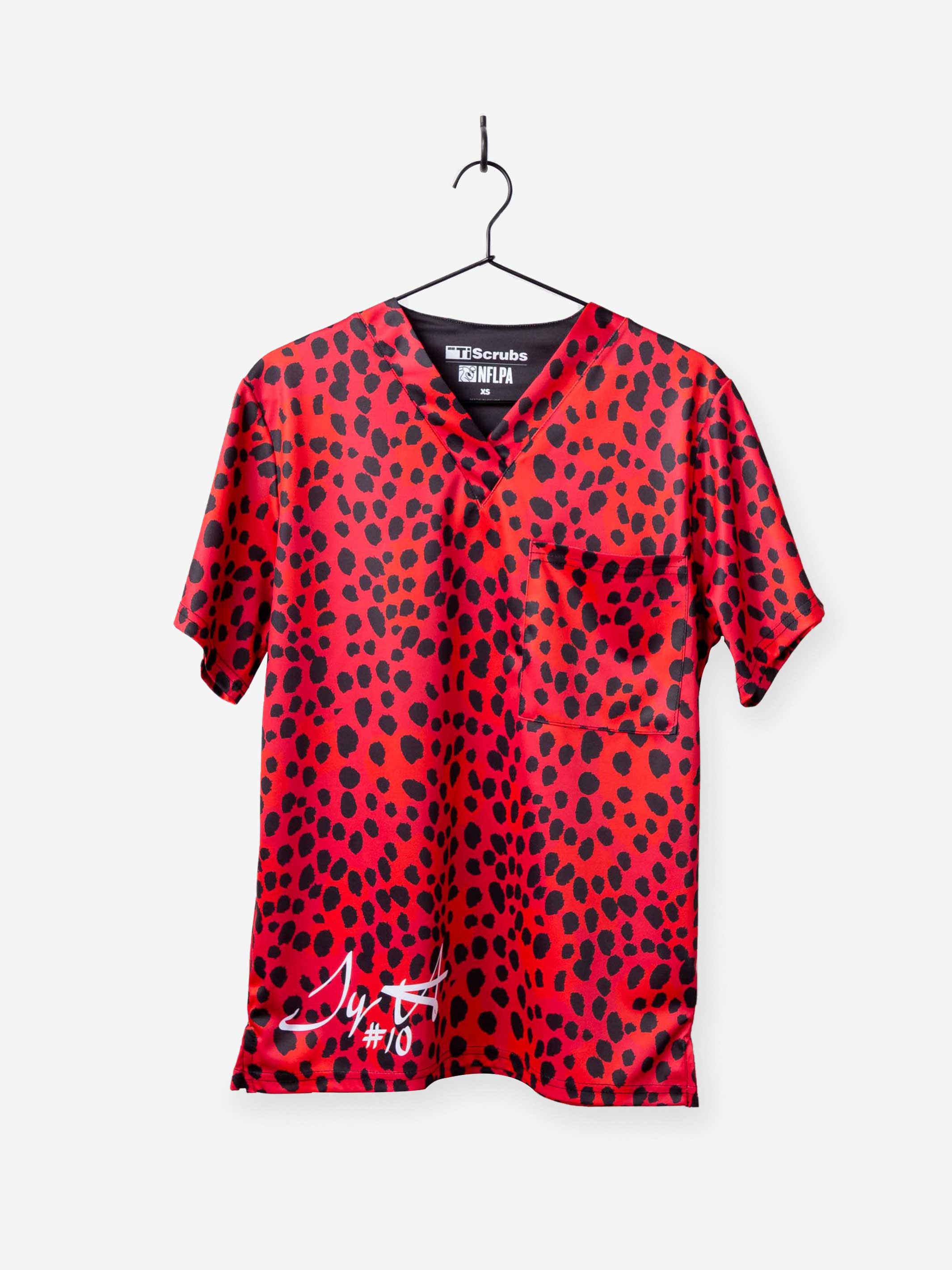 Men&#39;s NFLPA Tyreek Hill Print Scrub Top with Cheetah Pattern in Red