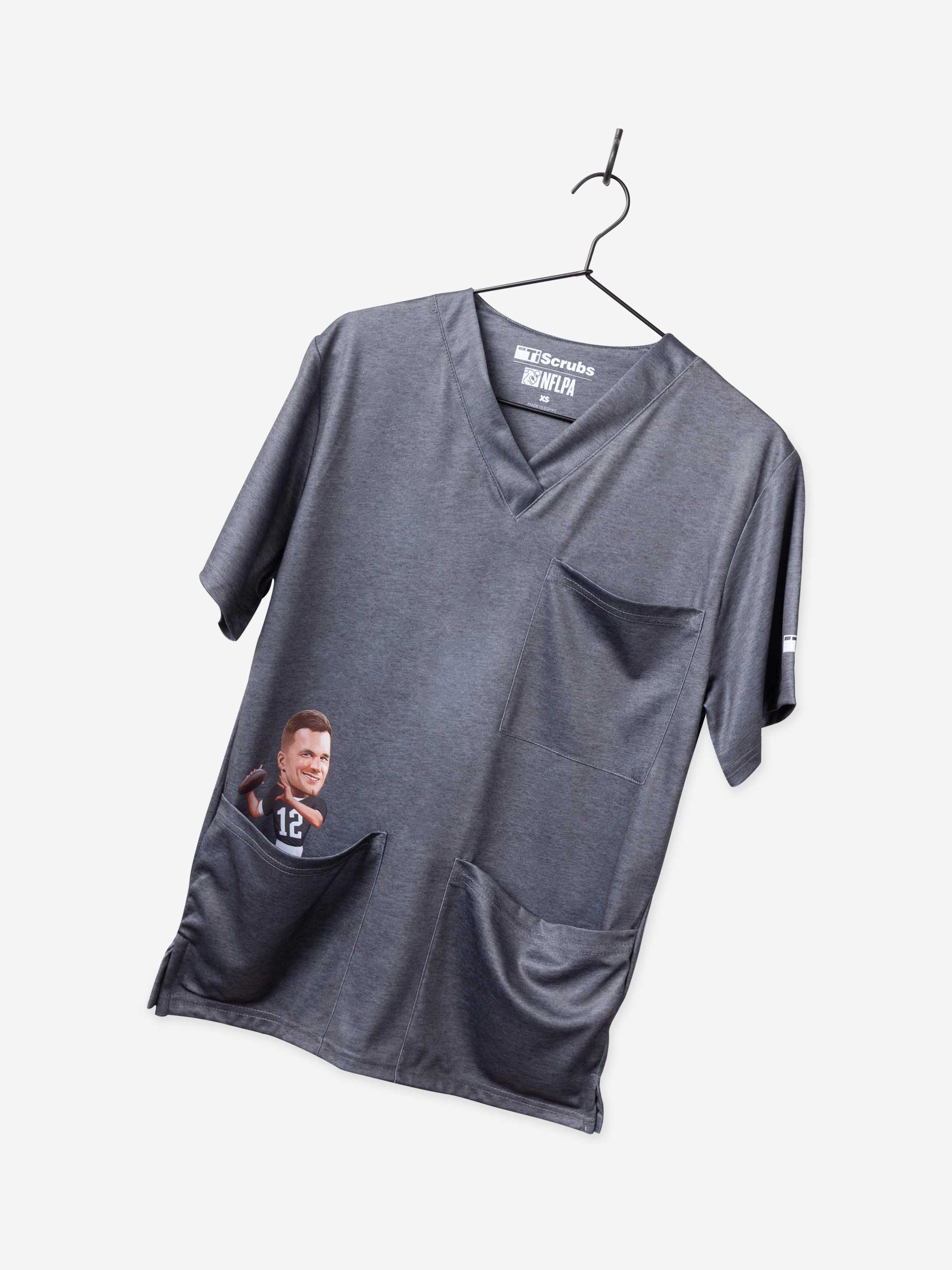 Men&#39;s NFLPA Tom Brady Scrub Top in dark gray with 3 pockets and v-neck