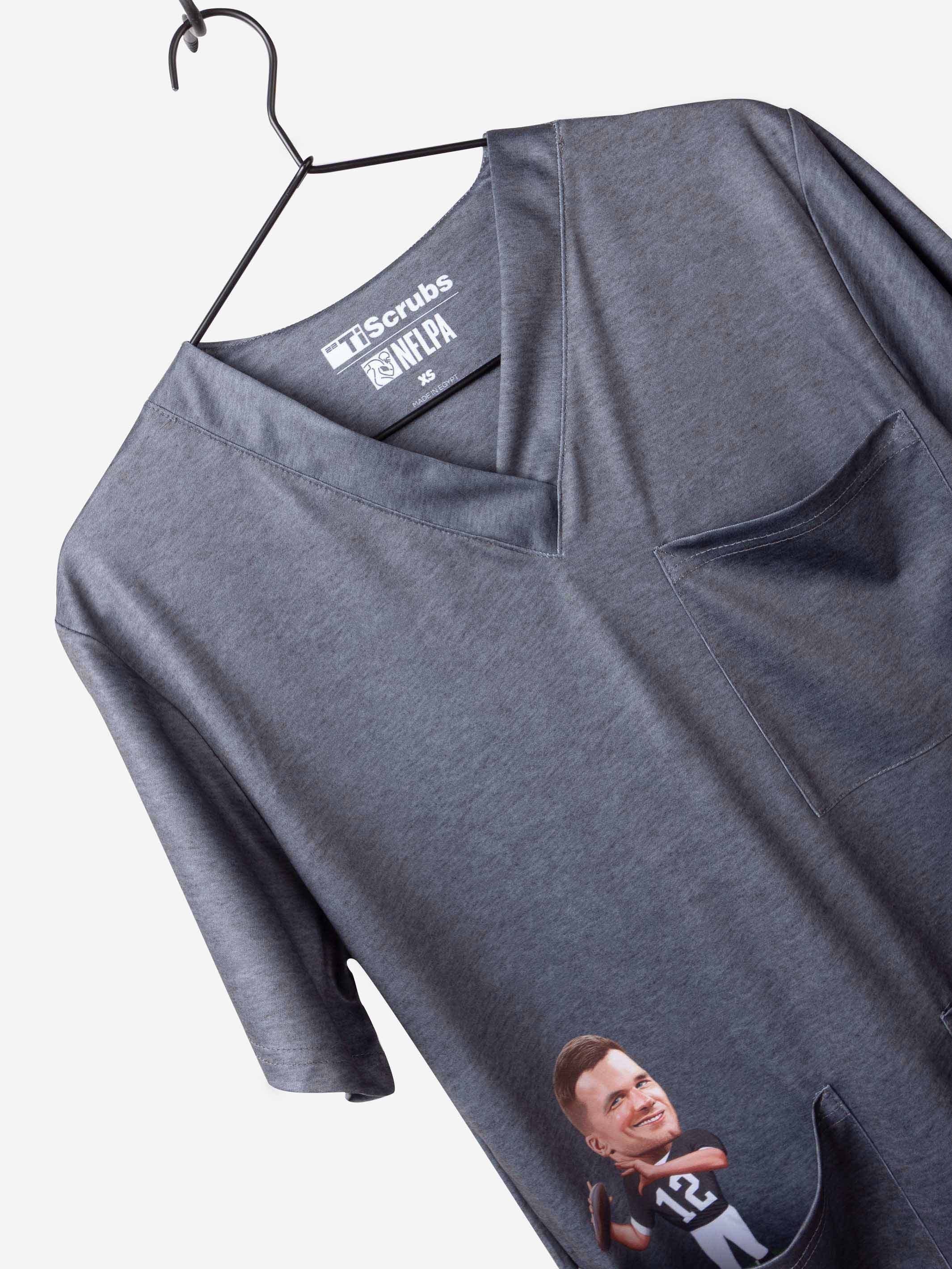 Men&#39;s NFLPA Tom Brady Scrub Top in dark gray with 3 pockets and v neck