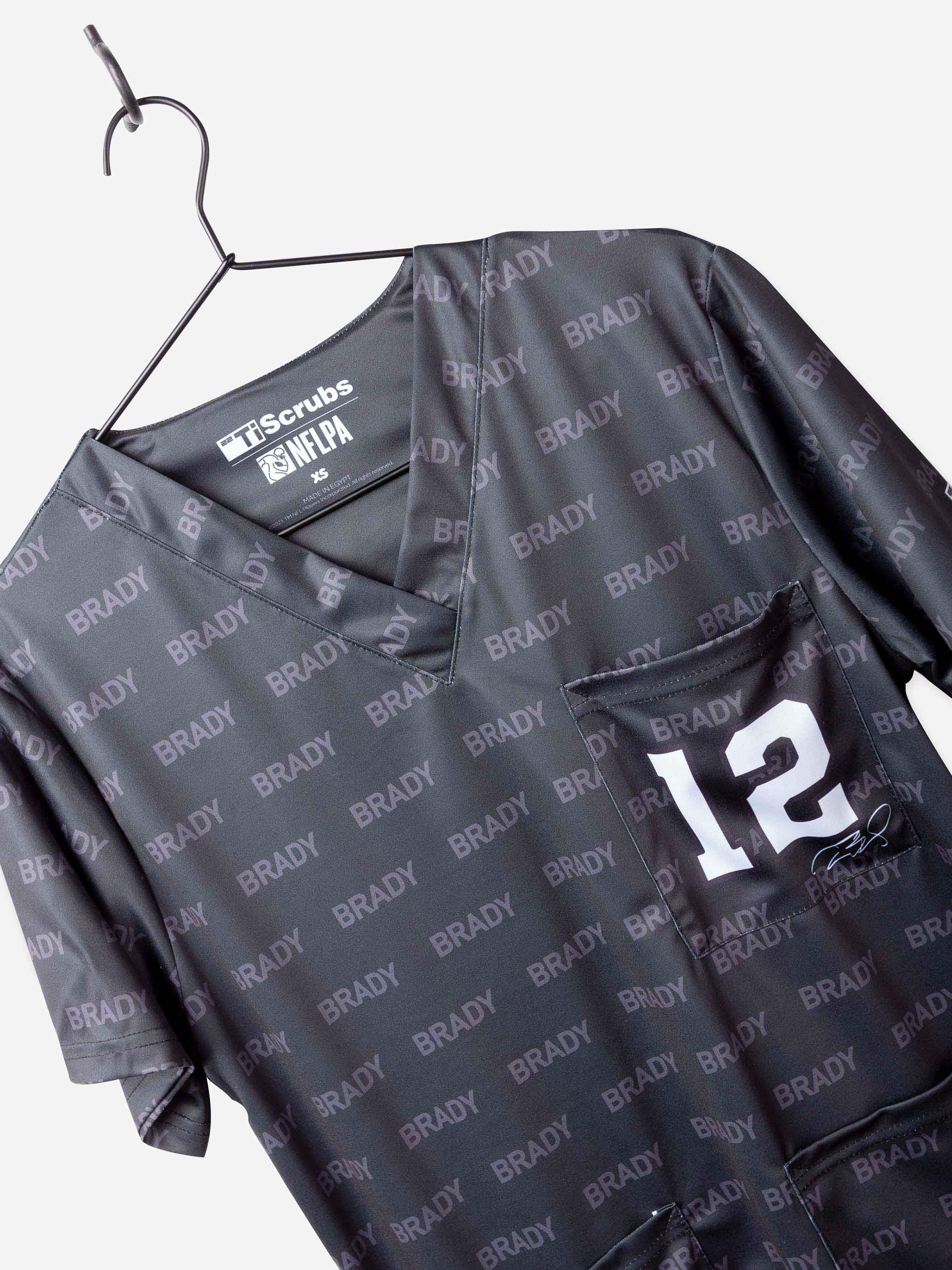 Men's NFL PA Tom Brady Jersey Scrub Top with 3 Pockets in black