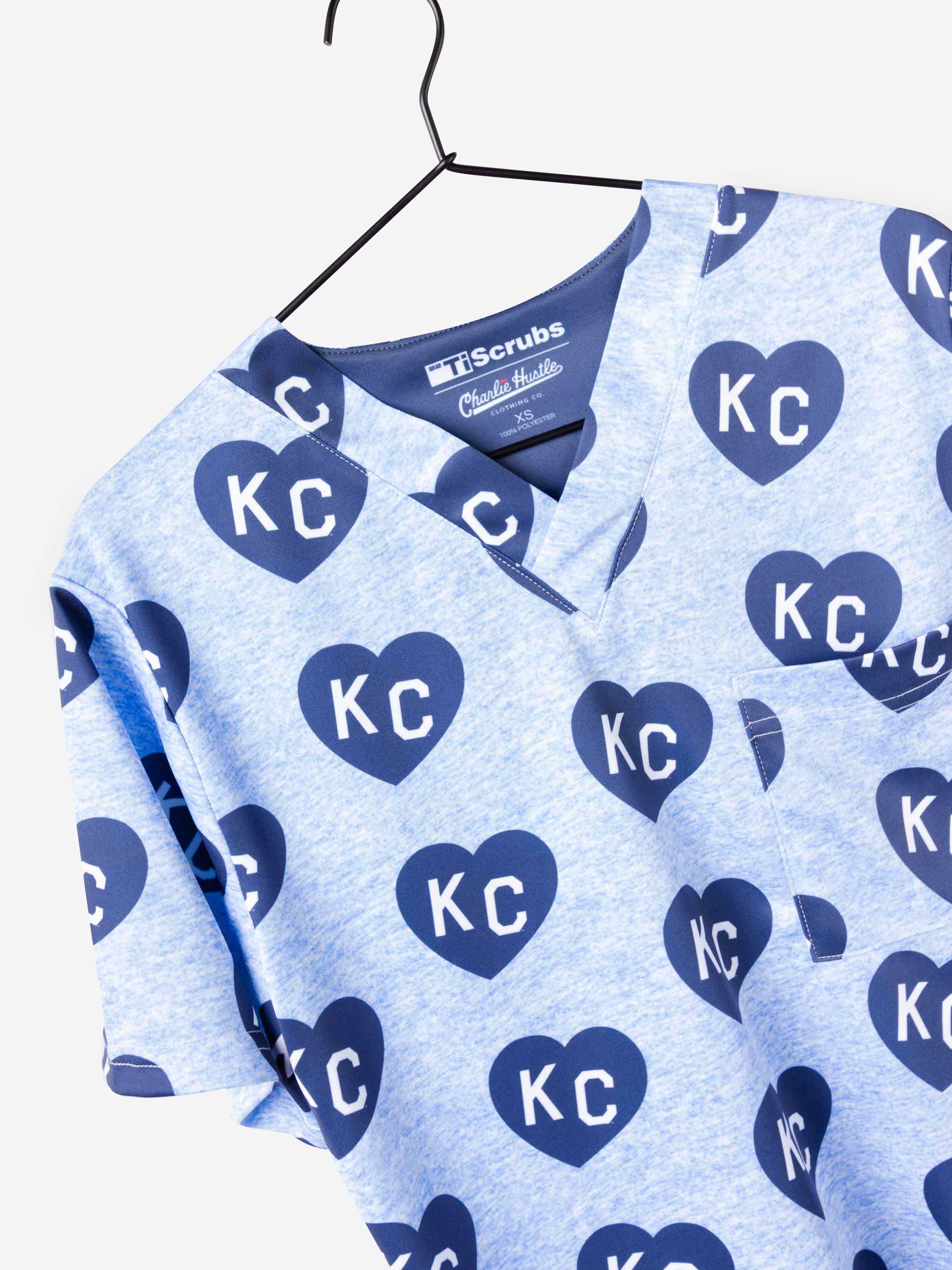 Men&#39;s Charlie Hustle Print Scrub Top with KC Heart All Over Pattern in Navy and Ceil Blue and heather gray