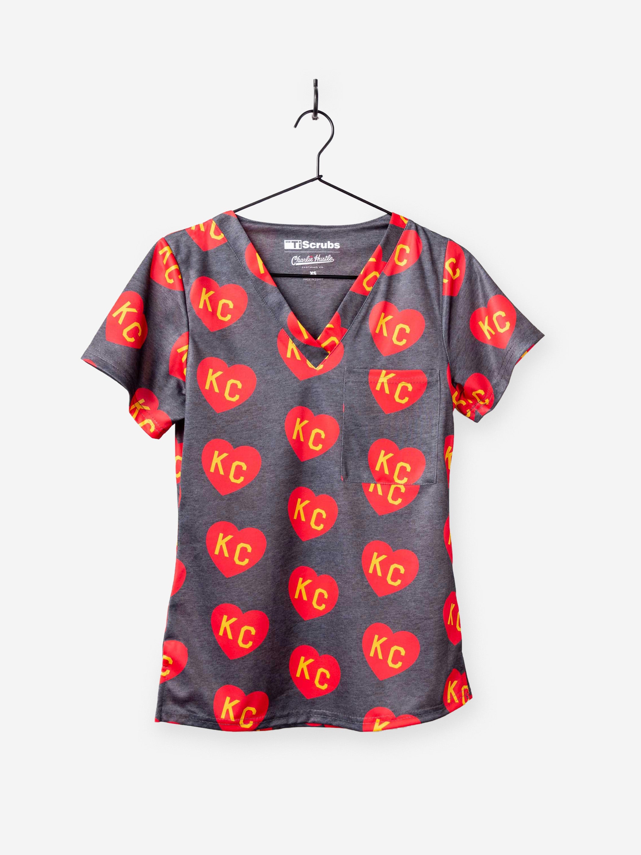 Women&#39;s Charlie Hustle Print Scrub Top in Red and Gold hearts and 1 pocket