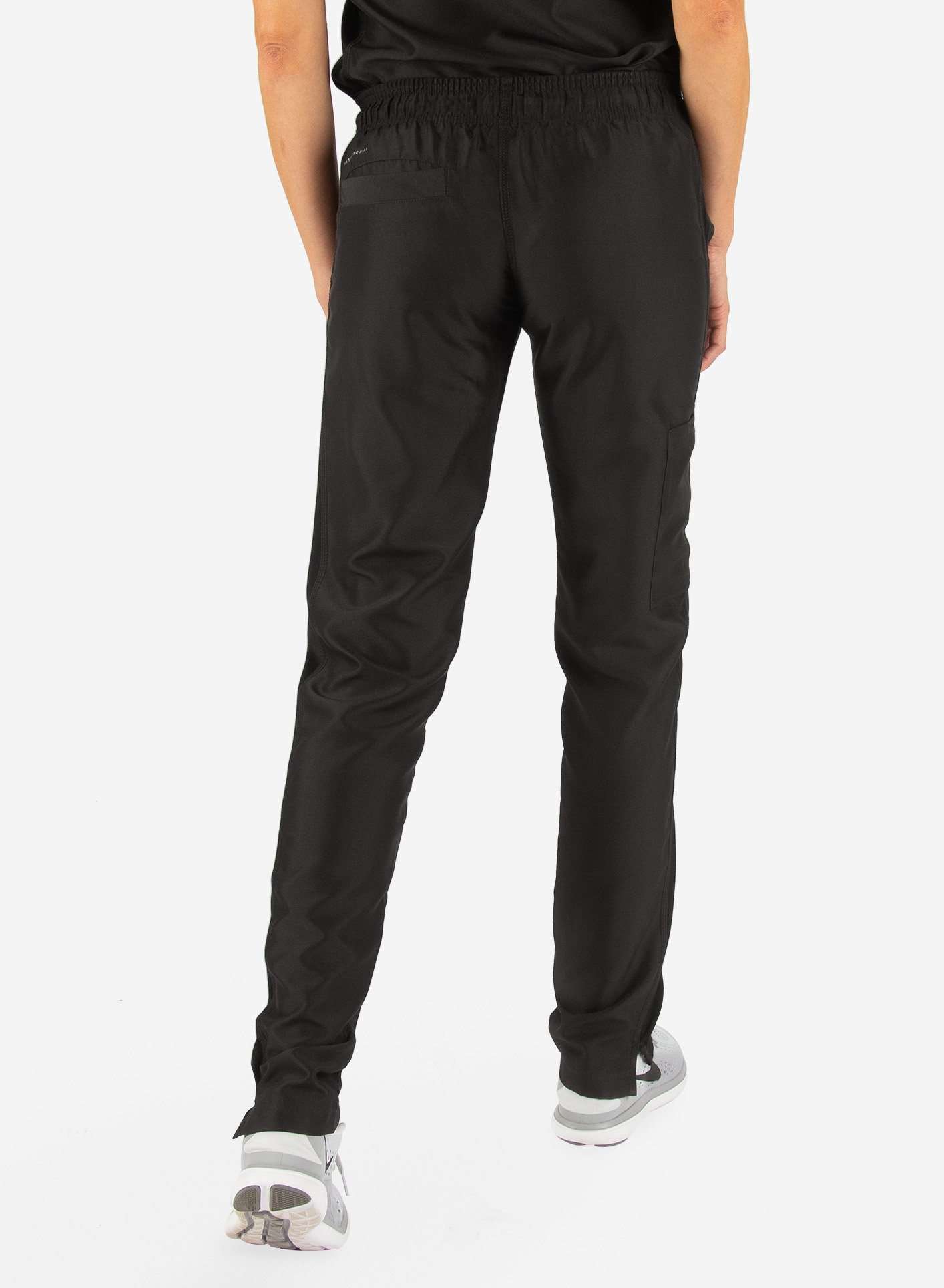 Women's Slim Fit Scrub Pants in Real black 