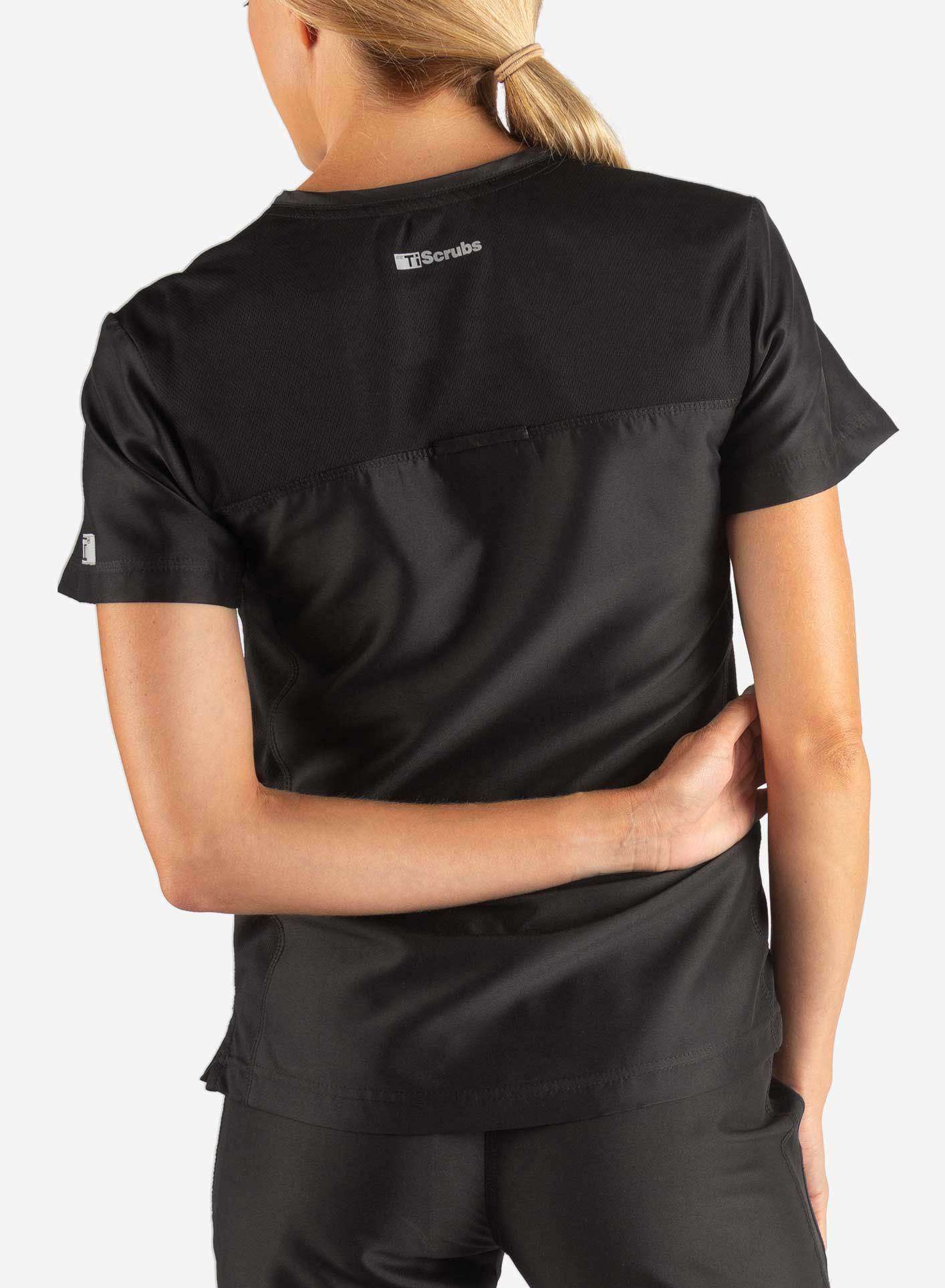 Women&#39;s Fitted Scrub Top in black 