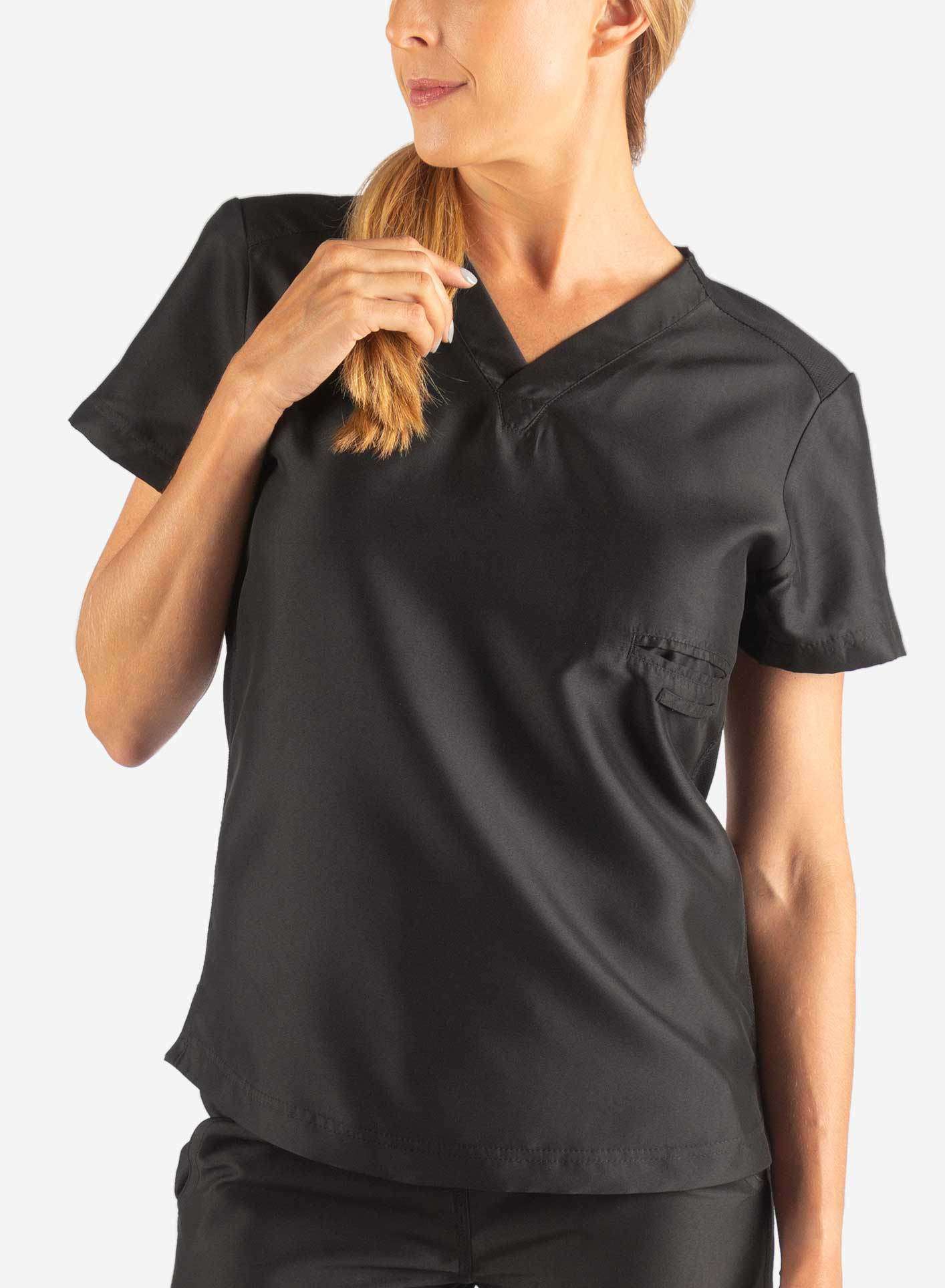 Women's Fitted Scrub Top in black 